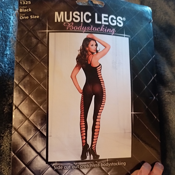 Lingerie - Picture 2 of 2